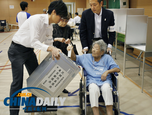 日本“扭曲國(guó)會(huì)”現(xiàn)象將消除 選民期待穩(wěn)定政權(quán)