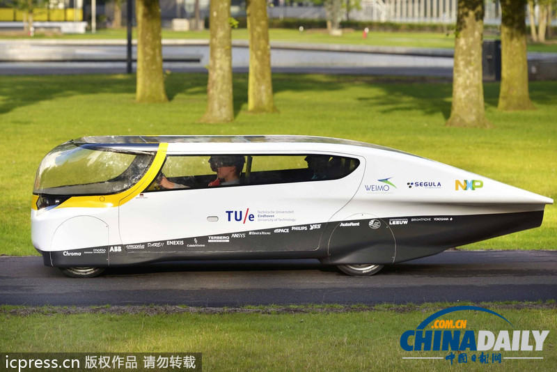 全球首輛家用太陽(yáng)能汽車造型炫酷 可跑近700公里（組圖）