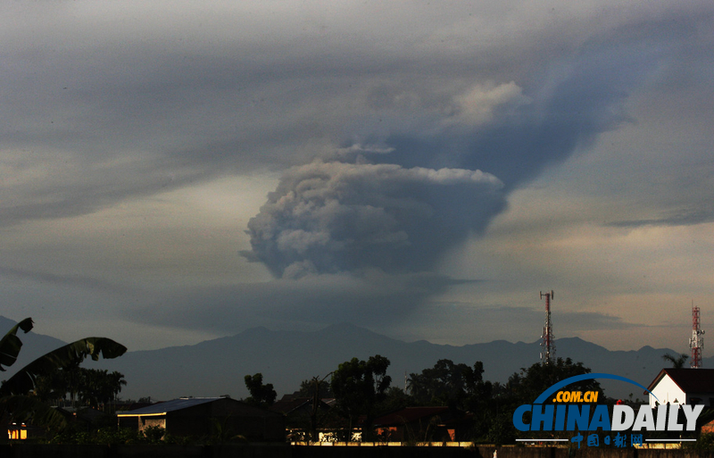 印尼兩火山持續(xù)噴發(fā) 航空受影響