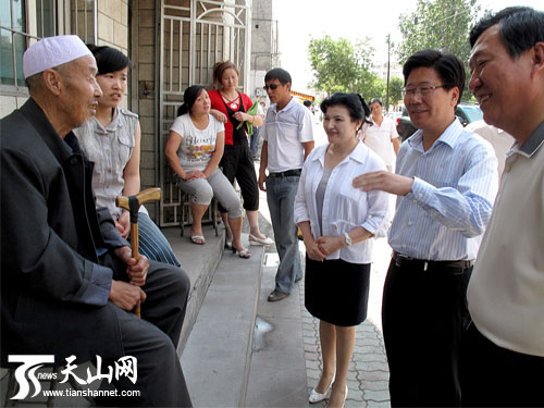 Party chief's morale-boosting Urumqi tour