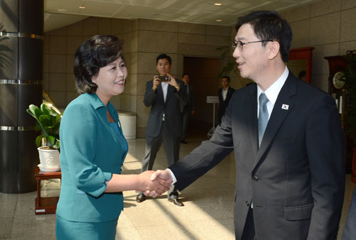 DPRK, ROK officials meet in Panmunjom