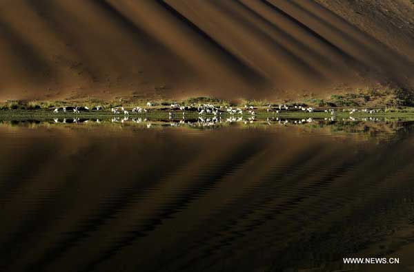 Mysterious scenery of Badain Jaran Desert in N China