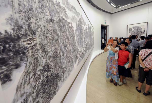 Exhibition of artist Li Xiaoke's paintings held in Beijing