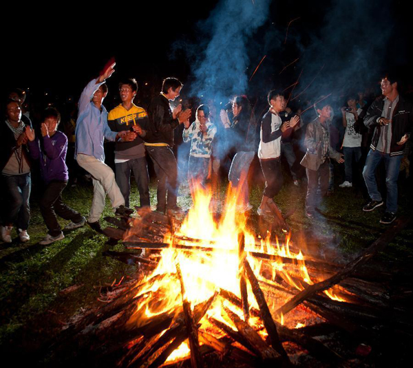 Yi ethnic group celebrites Torch Festival