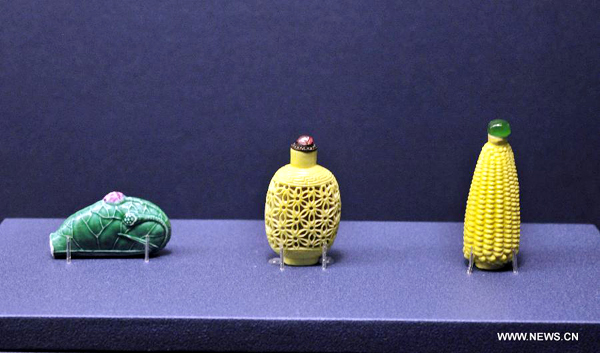 Exquisite snuff bottles exhibited in Taipei