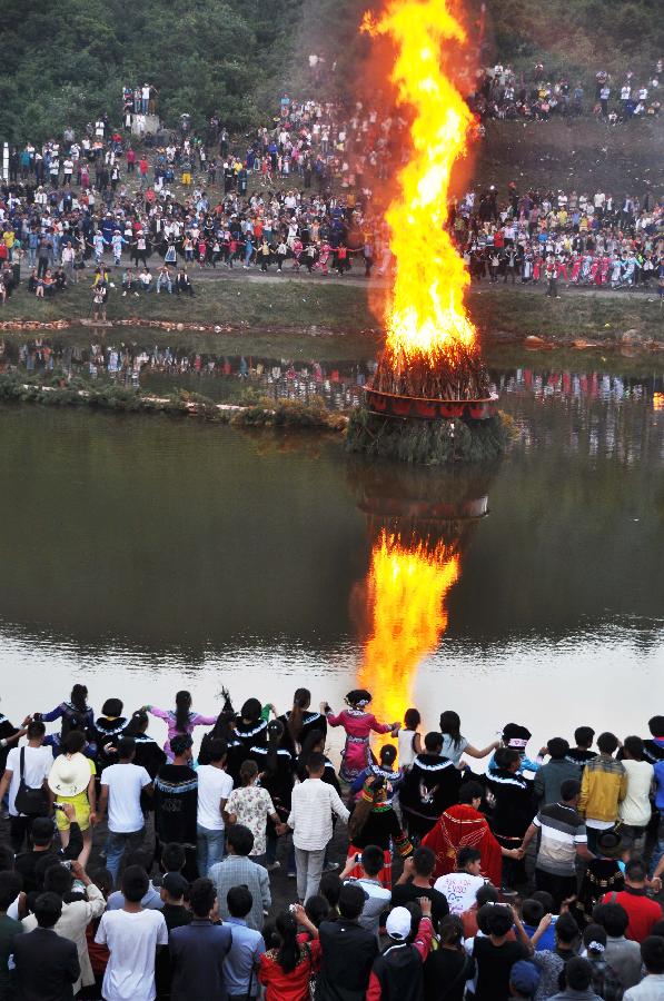 Yi ethnic group celebrate Torch Festival