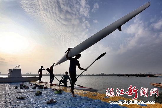 Rowing competition kicks off in Zhanjiang