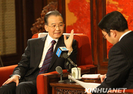 Premier Wen holds exclusive interview with Xinhua