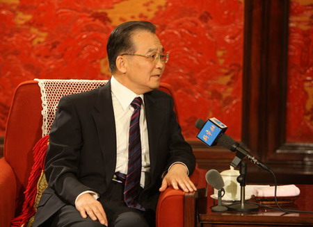 Premier Wen holds exclusive interview with Xinhua