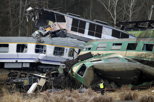 15 killed, 56 injured in Polish trains crash