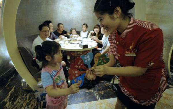 Hotpot restaurant's 'silent' help for needy