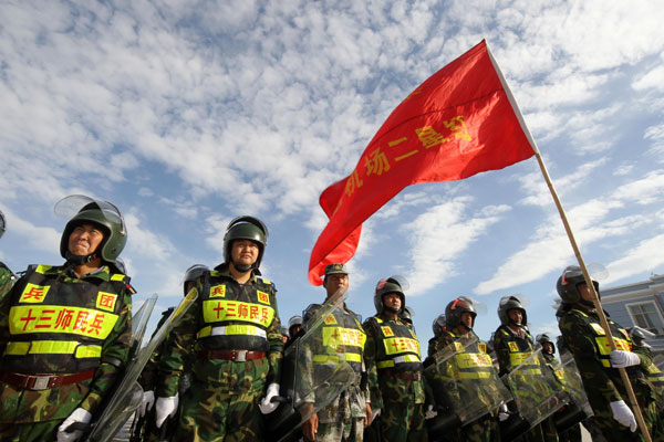 Anti-terror drill staged in Xinjiang