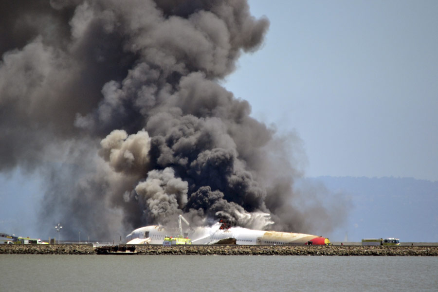 Asiana flight crashes at SFO