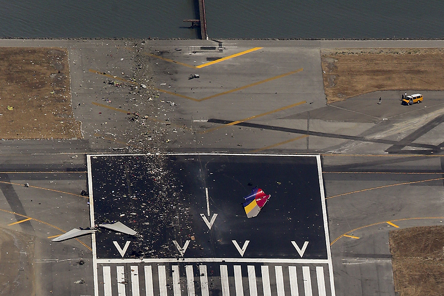 Asiana flight crashes at SFO