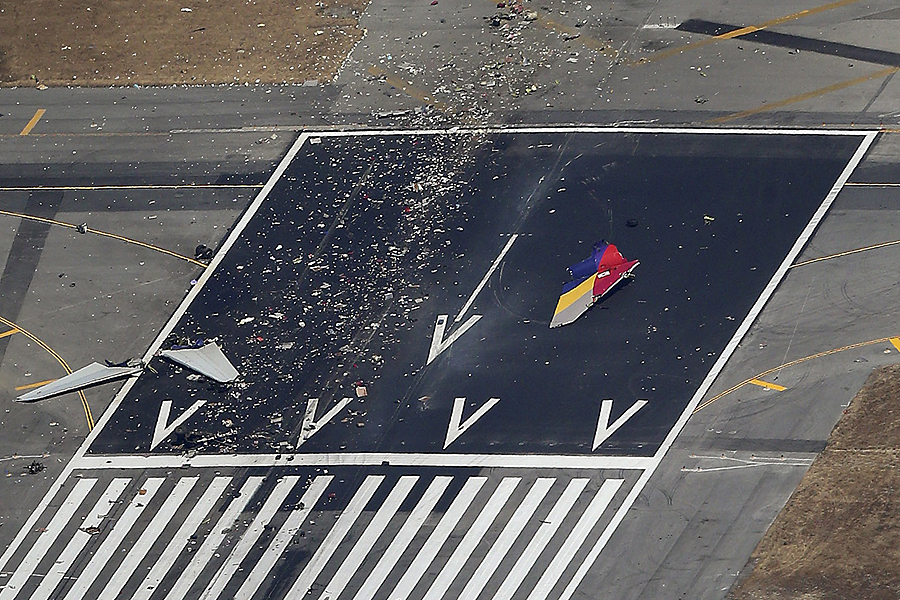 Asiana flight crashes at SFO