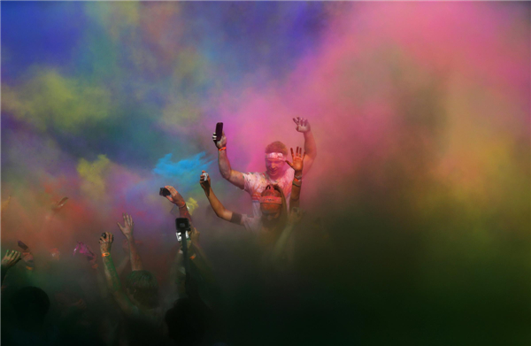 15,000 participate in Sydney Color Run