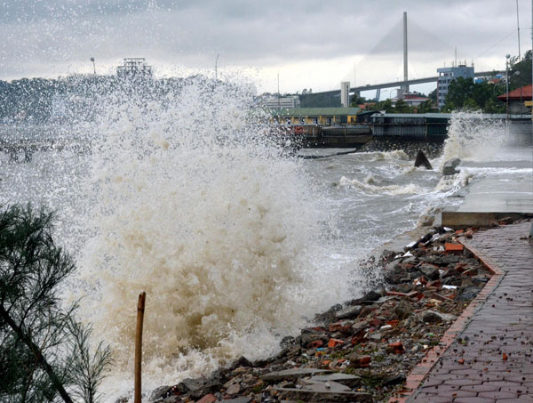 Typhoon Haiyan hits Vietnam