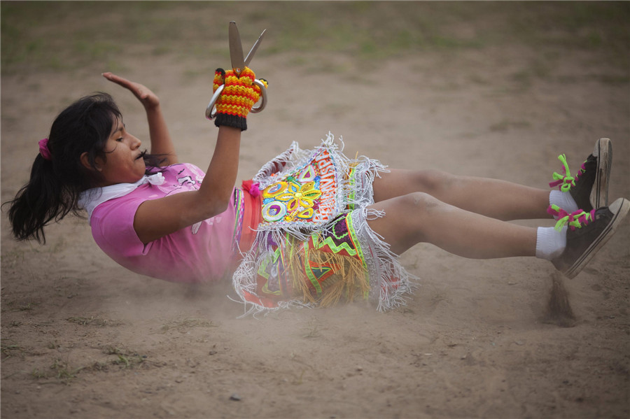 Scissors dance competition in Lima