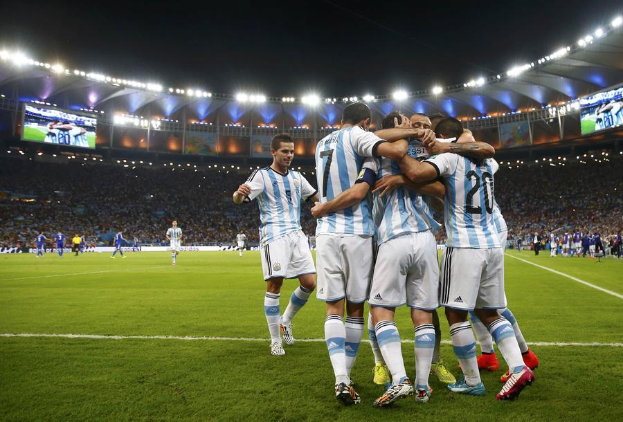 Messi scores and lifts Argentina 2-1 over Bosnia