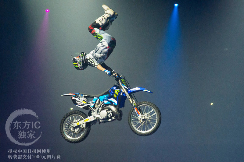 Death-defying stunt show in Macao