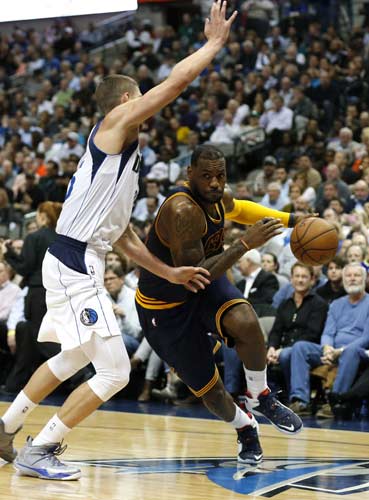 LeBron leads Cavs over Mavs 127-94