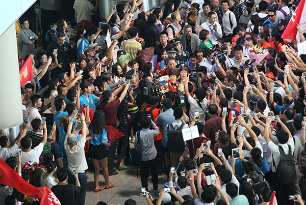 Women's volleyball team receives hero's welcome