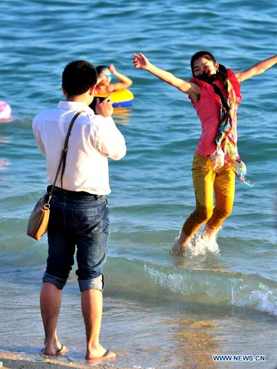 Tourists spend Spring Festival vacation in Sanya