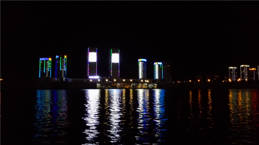 Night view of Inner Mongolia's Wulanmulun Lake