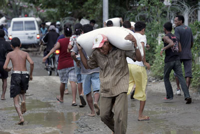 East Timor Cabinet to meet, thousands flee capital