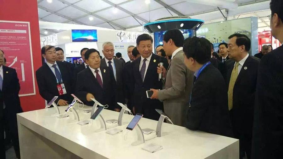 President Xi visits 'Light of the Internet' expo at 2nd World Internet Conference