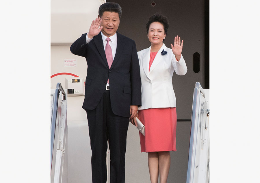 President Xi welcomed by Obama as he arrives in Washington DC