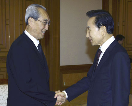 ROK president meets DPRK delegation in Seoul