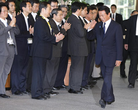 New Japan PM faces hurdles on economy, US ties