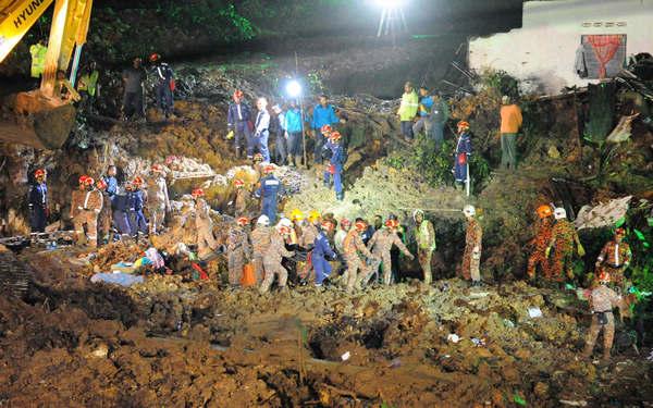 Landslide kills 7 near Malaysian hill resorts