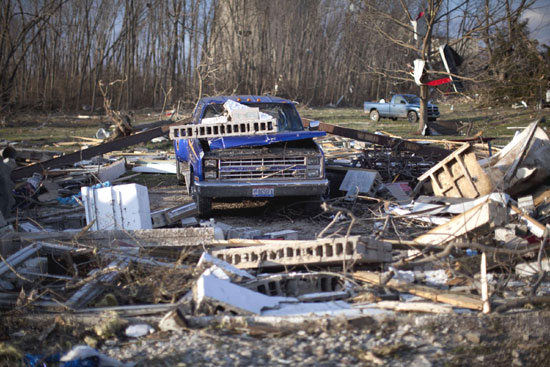 Calm weather a respite in US tornado zone