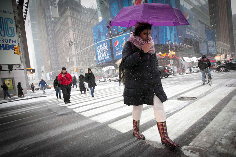 Snow storm hits US East Coast, 2,000 flights canceled