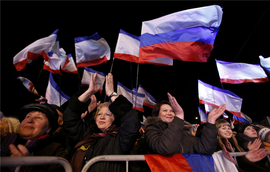 Crimeans start celebrating pending referendum outcome