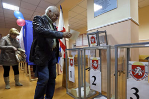 Crimeans start celebrating pending referendum outcome