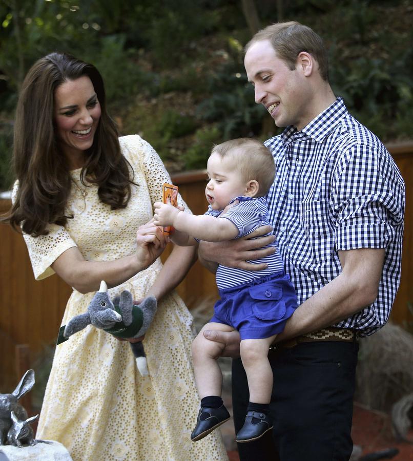 William, Kate and George tour Sydney's Taronga Zoo