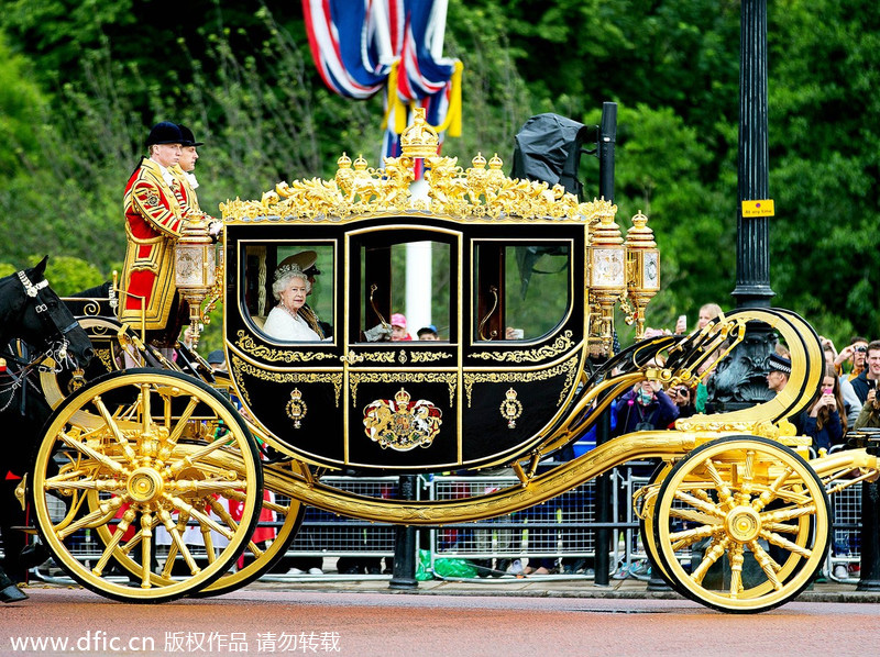 Queen Elizabeth travels in new Diamond Jubilee State Coach