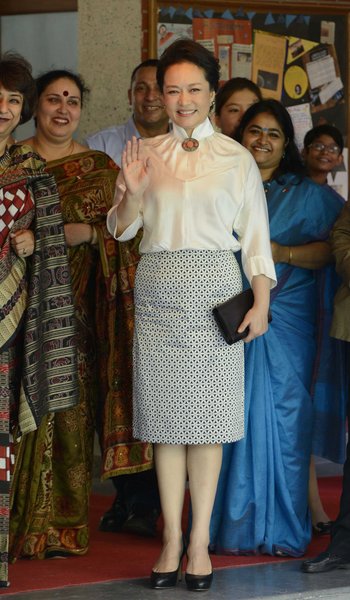 India smiles for China's First Lady