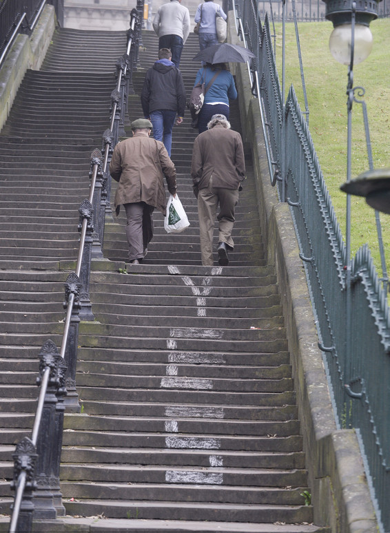 Scots vote in record numbers, await independence verdict