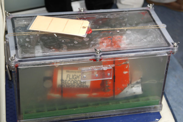 Pings detected in search for AirAsia jet's black box