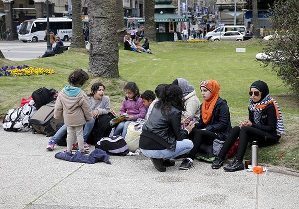 Syrian refugees in Uruguay stage sit-in to press demand for return