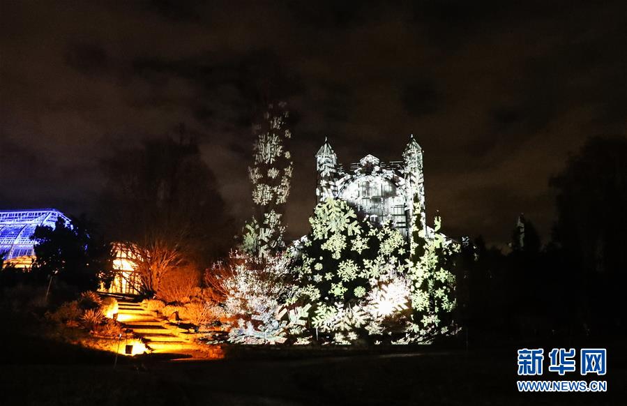 Light show kicks off in Berlin