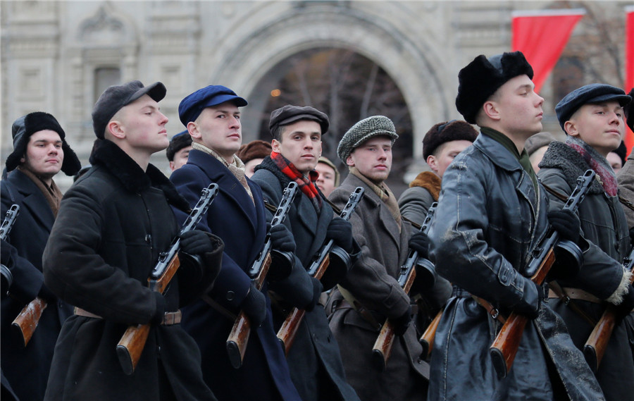 Russians mark anniversary of 1941 parade<BR>