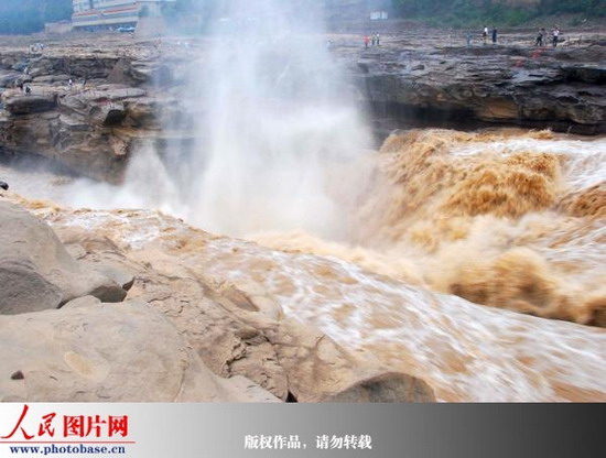 黃河壺口波濤洶涌 呈現(xiàn)夏季獨(dú)有奇觀