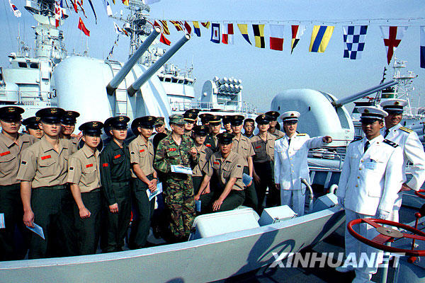 駛向深藍(lán)——人民海軍重要出訪回顧[組圖]