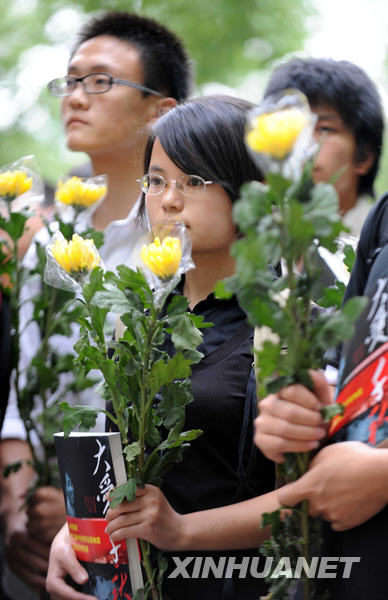 譚千秋銅像在母校湖南大學落成[組圖]