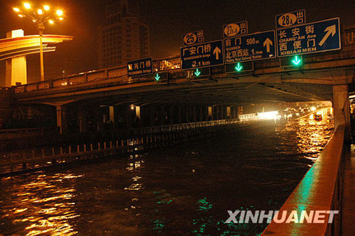 特大暴雨襲擊京城[組圖]